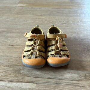 Keen Little Kid Close-toed Sandals